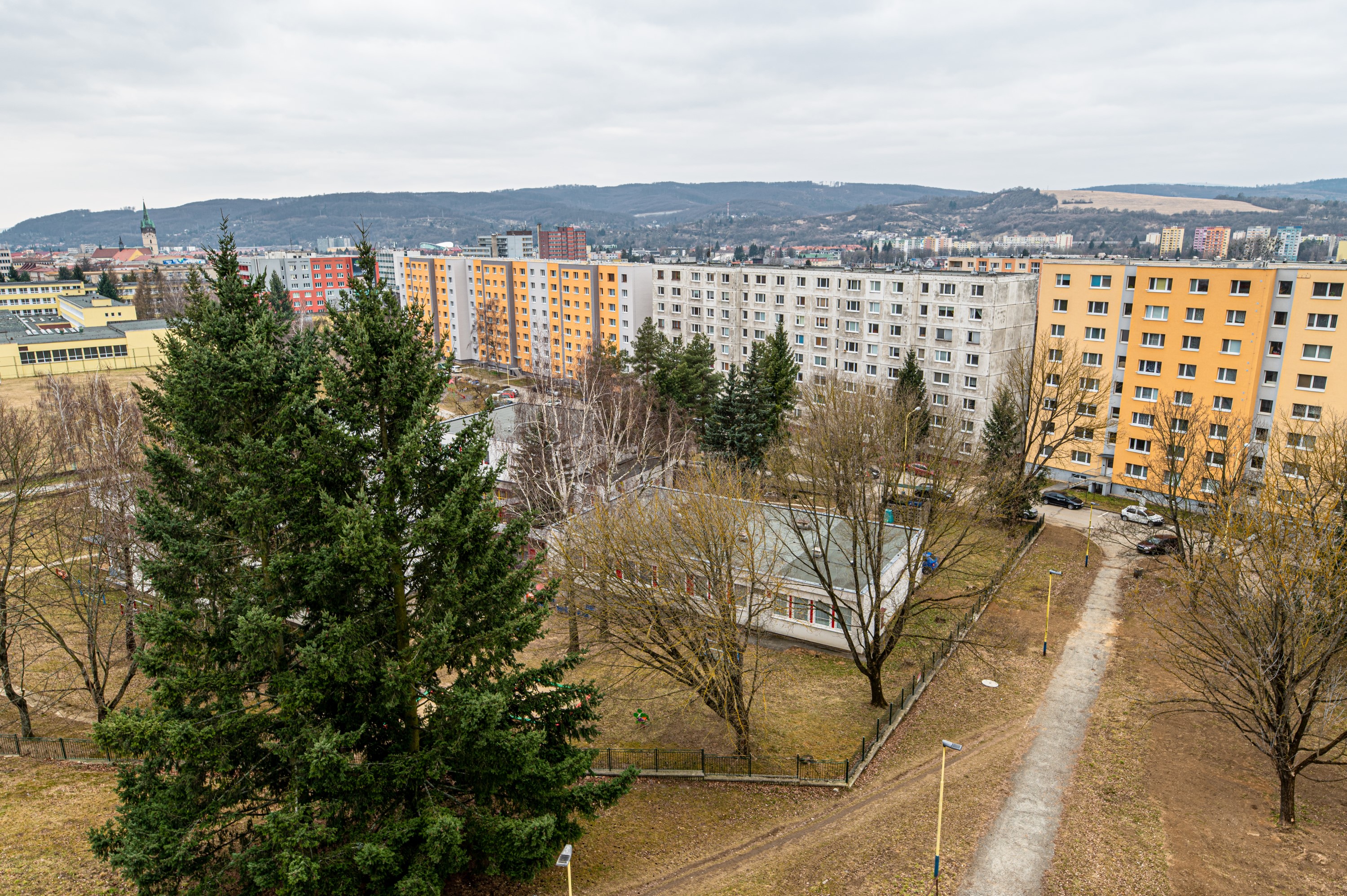 Pozrite si výhľad z okna !