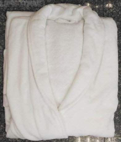 Elegant plain bathrobe
