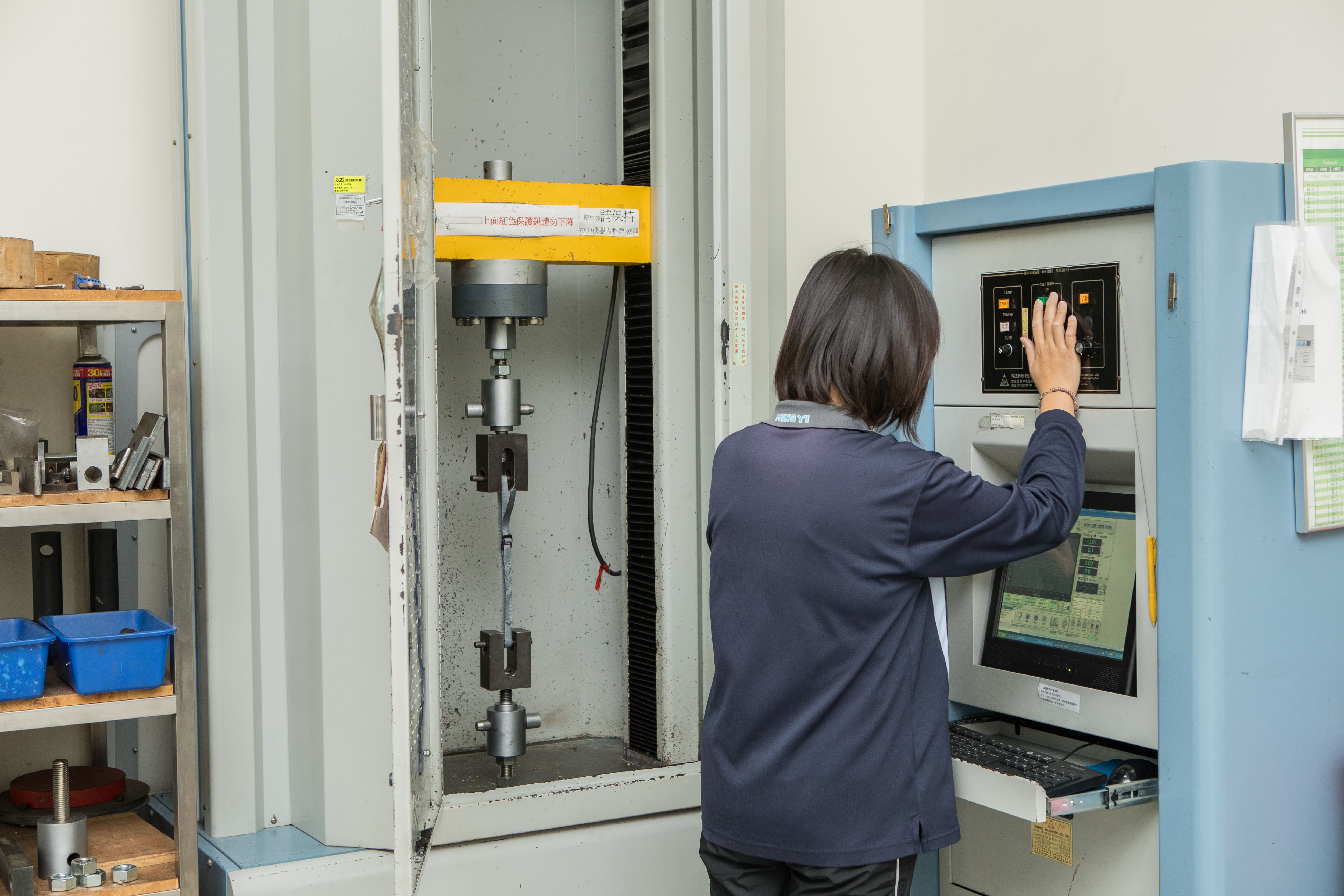 Vertical Tensile Tester
( 175KN Tensile Limited)
垂直拉力測試機