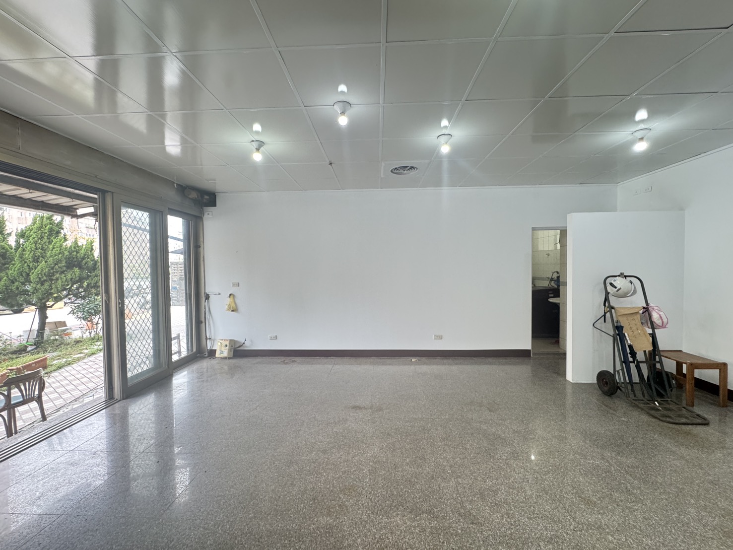 獨家銷售米蘭皇家店面